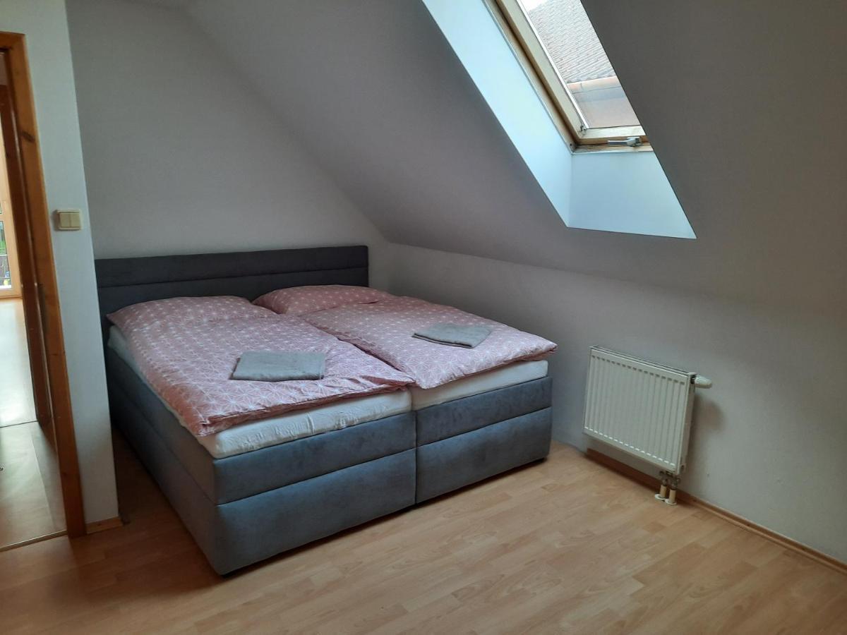 Apartman Chiarita Nemšová Kültér fotó