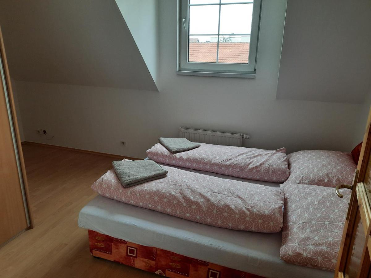 Apartman Chiarita Nemšová Kültér fotó