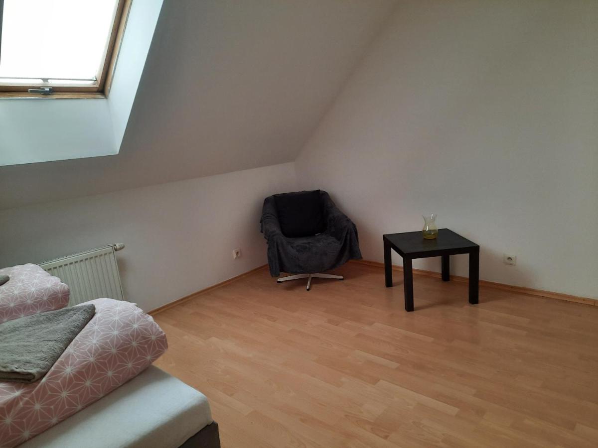 Apartman Chiarita Nemšová Kültér fotó