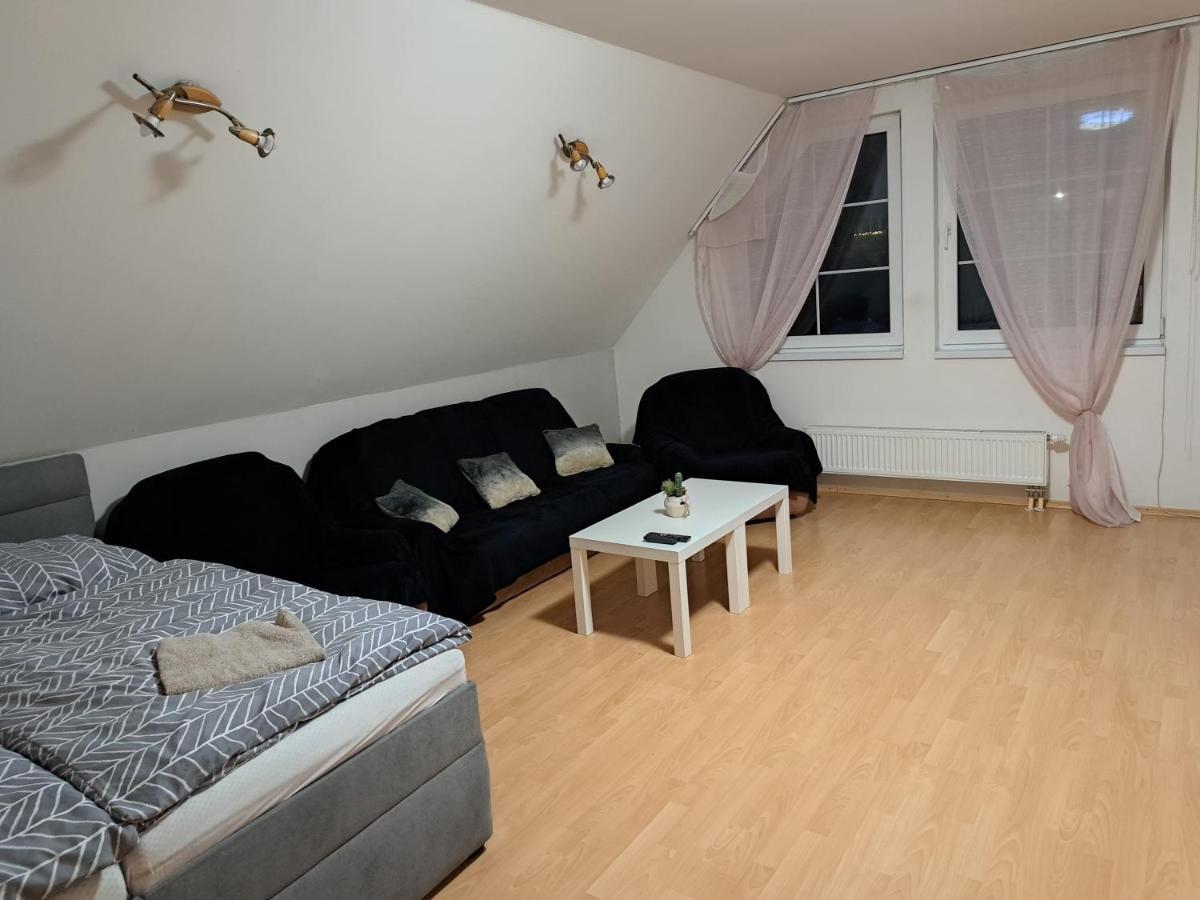 Apartman Chiarita Nemšová Kültér fotó